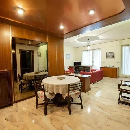 Elegante Di 200 Mq Con Terrazzo סנרמו